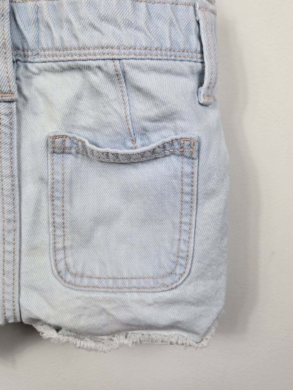 Old Navy Girls Light Wash Denim Shortalls Overalls XS 5 Distressed Summer - Picture 6 of 9